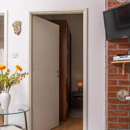 Pensión Beba - Peaceful Location 3*