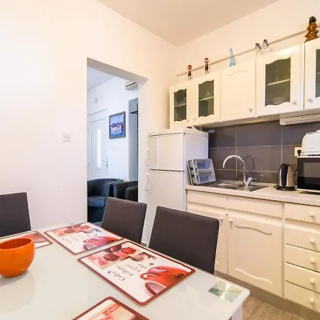 Pensión Beba - Peaceful Location