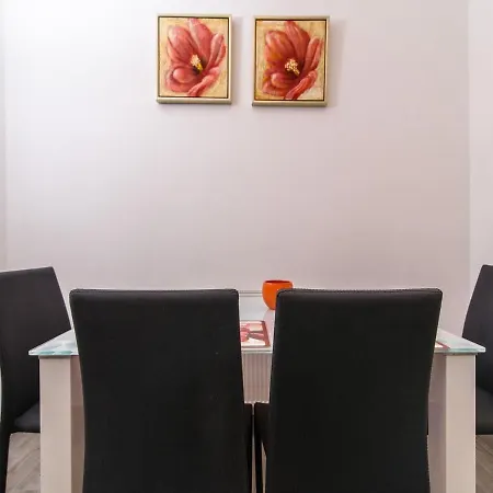 Beba - Peaceful Location Pensión Trogir