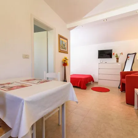 Pensión Beba - Peaceful Location