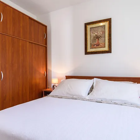 Beba - Peaceful Location Pensión 3*