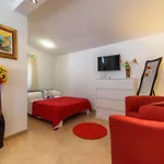 Гостьовий будинок Beba - Peaceful Location 3*