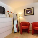 Beba - Peaceful Location Гостьовий будинок Трогір