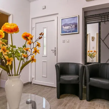 Beba - Peaceful Location Гостьовий будинок Трогір